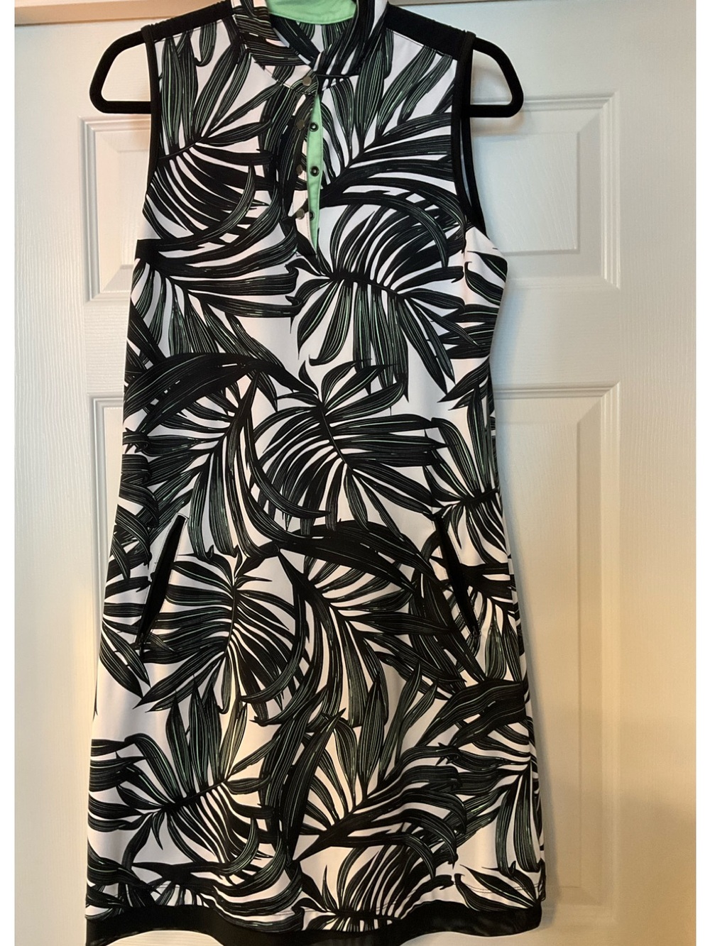 Tail Sleeveless Palm-Print golf/pickleball Dress in Black and White